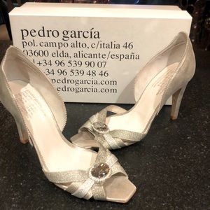 Brand new silver Beautiful heal with Swarovski crystal never worn tags w/ box